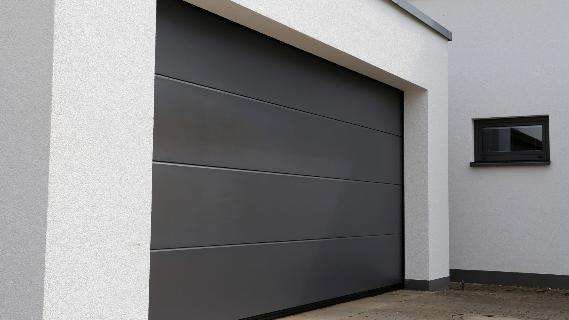 sectional_garage_door_68dd98c742.jpg